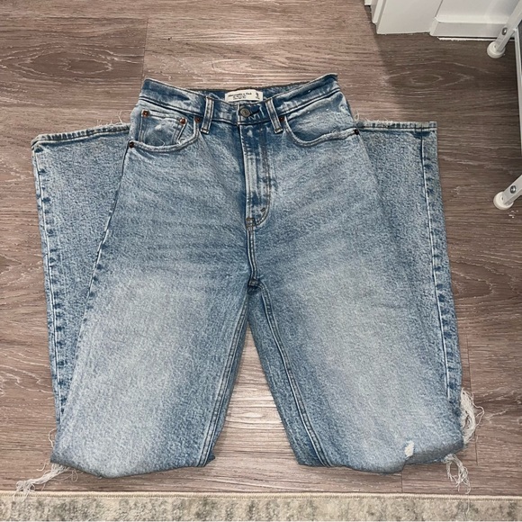 Abercrombie - 90s Ultra High Rise Straight Jean - Picture 1 of 5